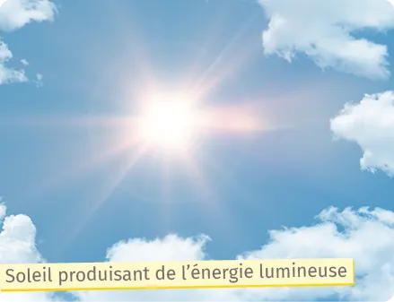 Soleil éclatant avec rayons, entouré de nuages sur fond bleu ciel.