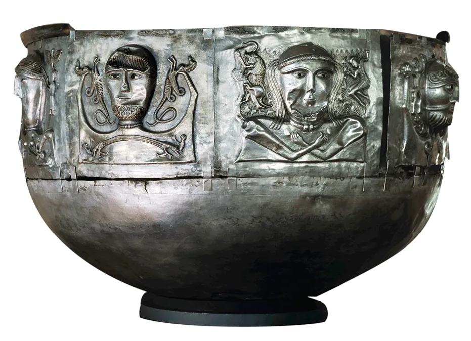 Le Chaudron de Gundestrup, copie du 20e siècle en argent doré (original du 1er siècle av. J.-C. )