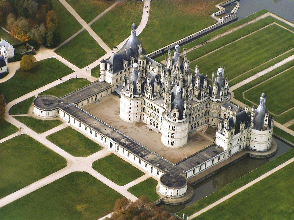 <stamp theme='his-green2'>Doc. 1</stamp> Château de Chambord