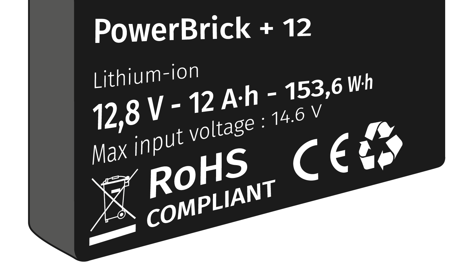 Etiquette d'une batterie lithium-ion. Indique PowerBrick +12, Lithium-ion, 12,8 V, 12 A fois h, 153,6 W fois h et Max input voltage : 14,6 V.