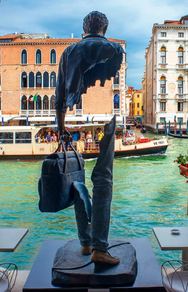 Bruno Catalano, Les Voyageurs, sculpture, 2018, Venise