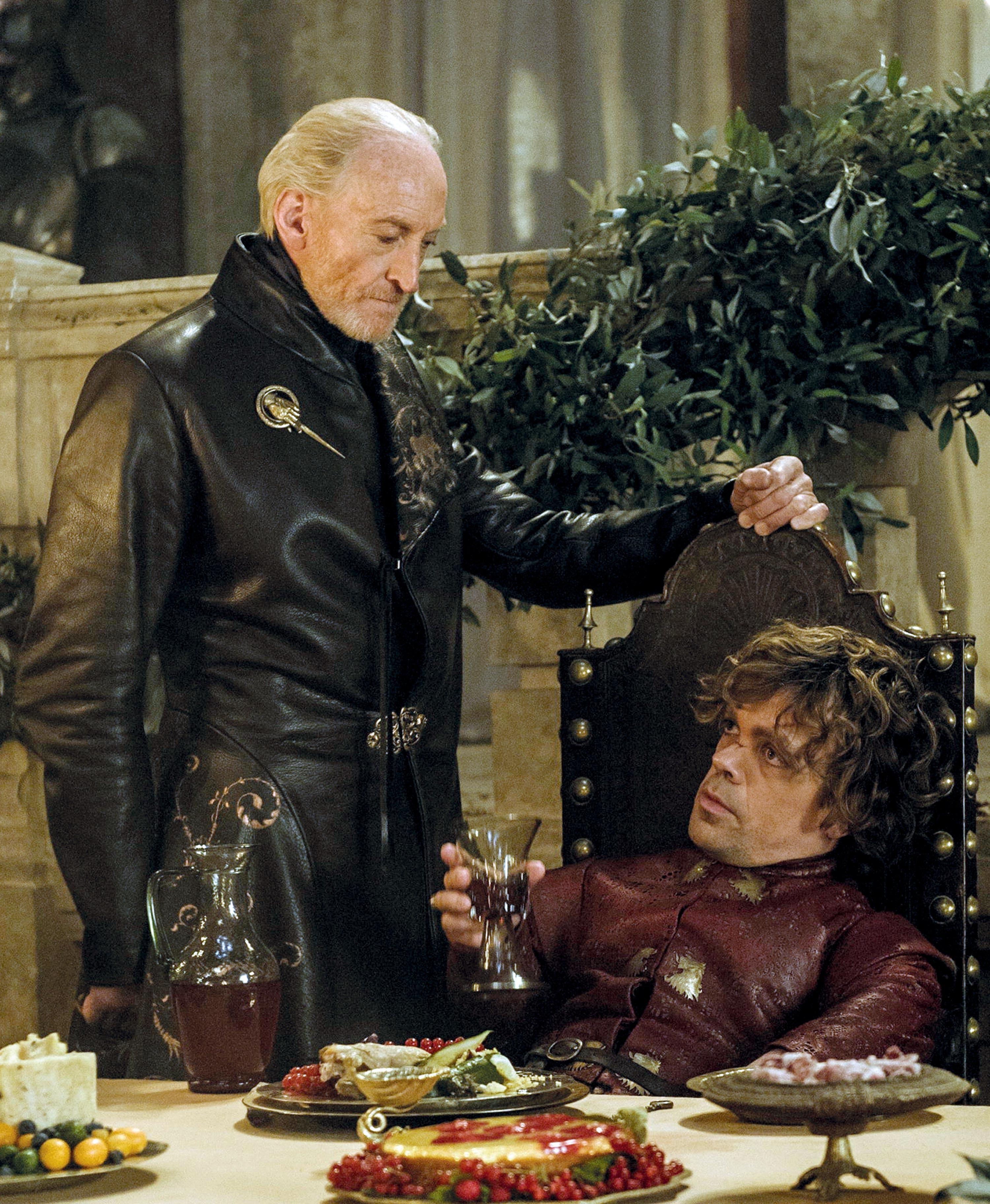 <stamp theme='svt-green1'>Doc. 2</stamp> Tyrion Lannister et son père dans le Trône de fer.