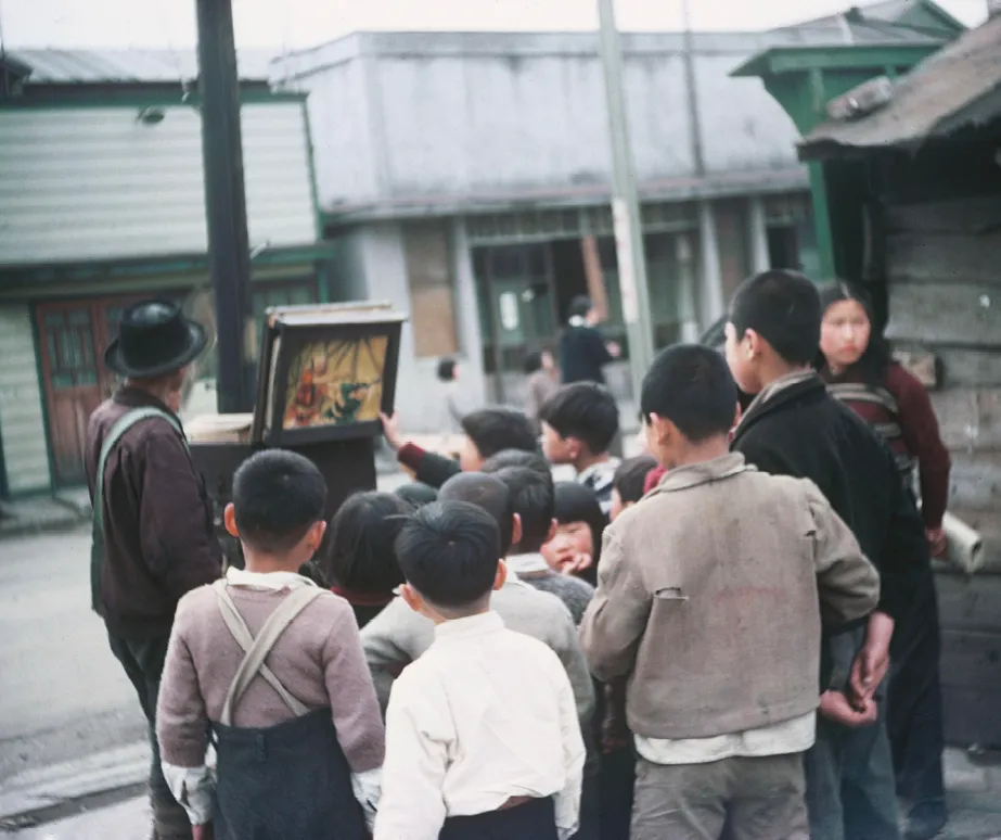 Conteur kamishibai à Tokyo (Japon) en 1946