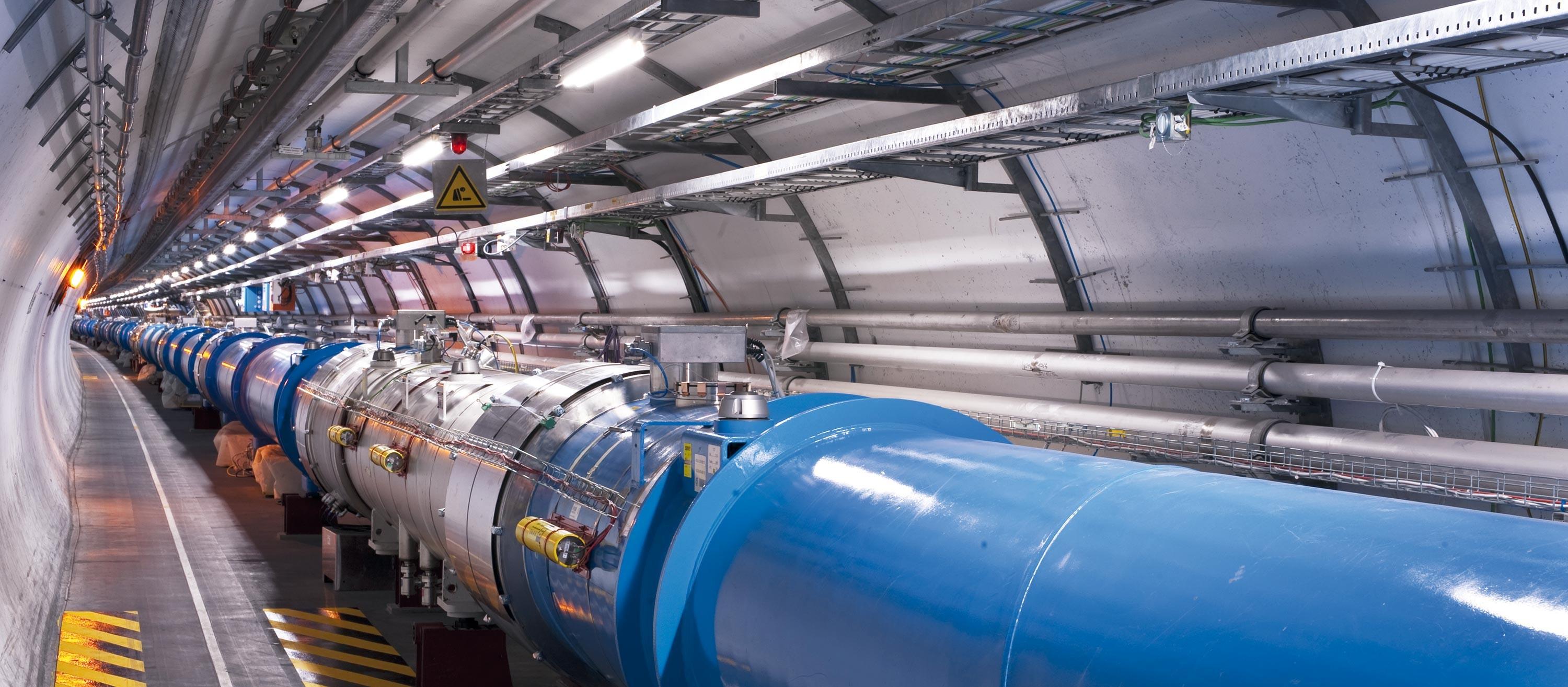 <stamp theme='pc-green1'>Doc. 2</stamp> Le LHC est formé d’un anneau de 27 km de long.