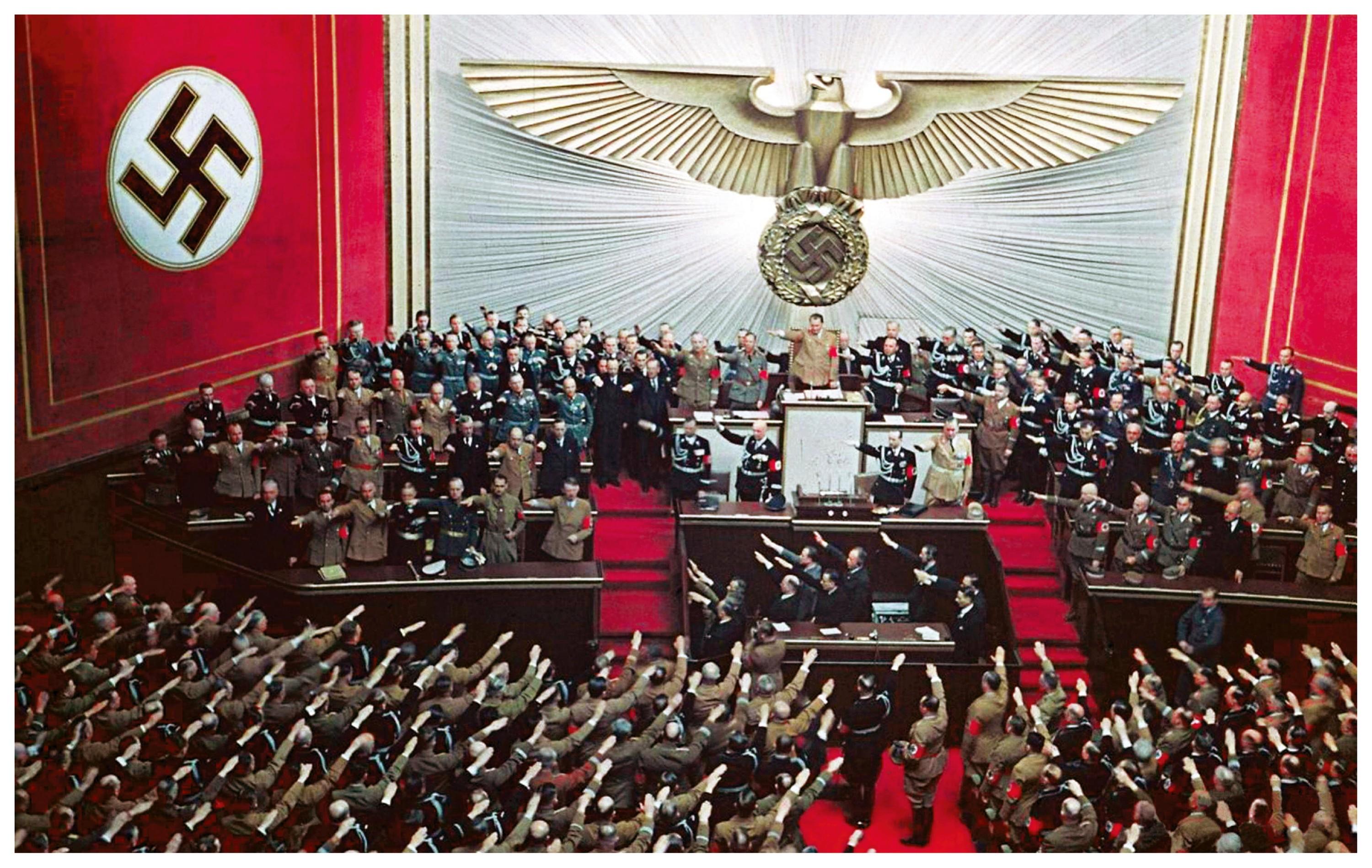 <stamp theme='his-green2'>Doc. 1</stamp> Hitler à Berlin en 1939