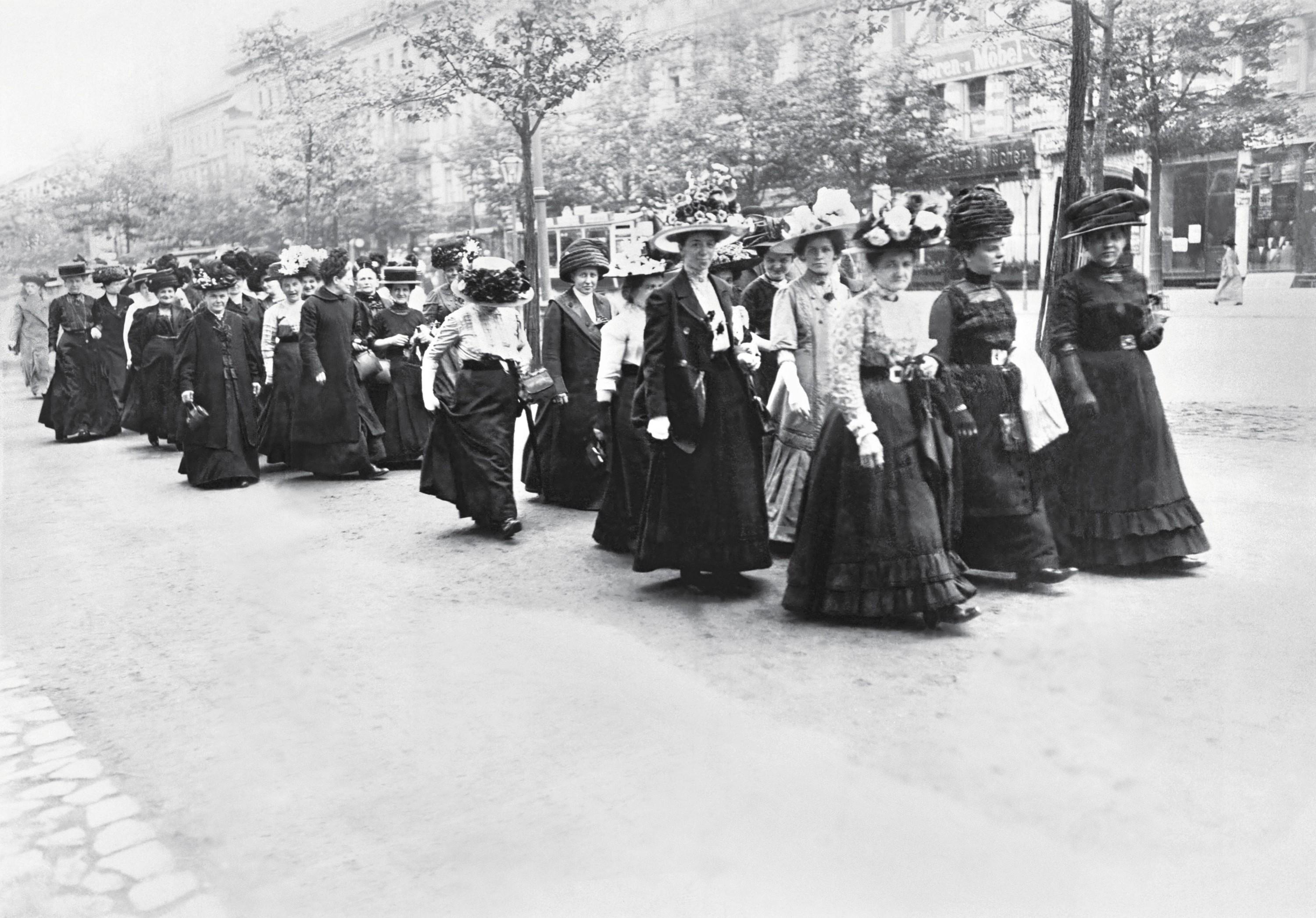 La Place Des Femmes Dans La Société Lelivrescolairefr 