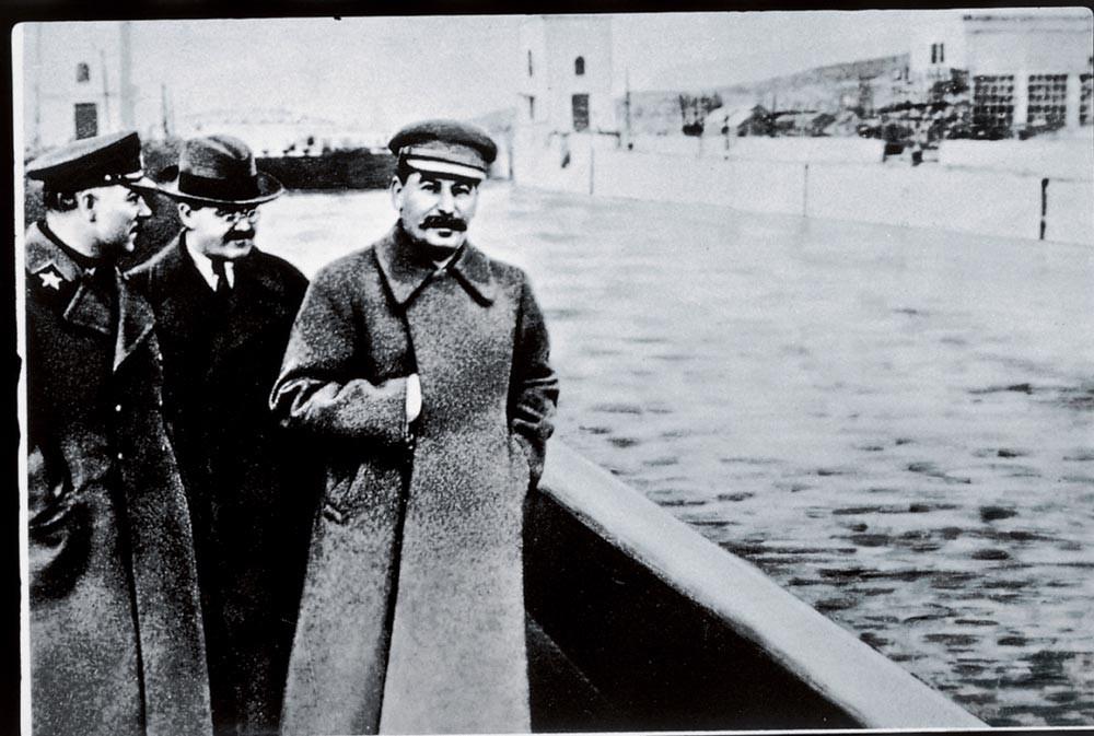 Vorochilov, Molotov et Staline.