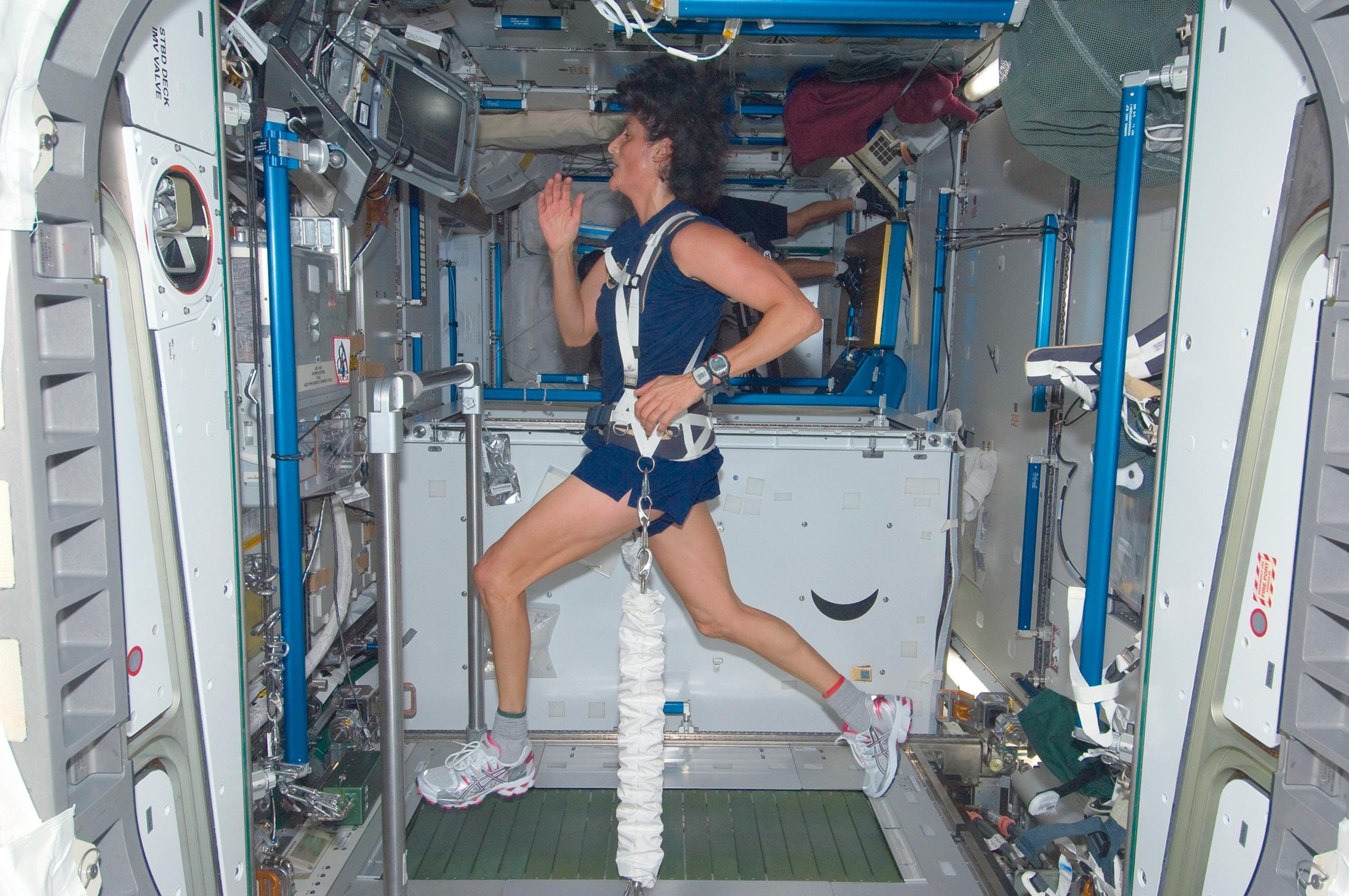 Sunita Williams participant au martahon de Boston depuis la station spatiale internationale