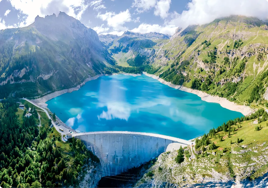 un lac de barrage