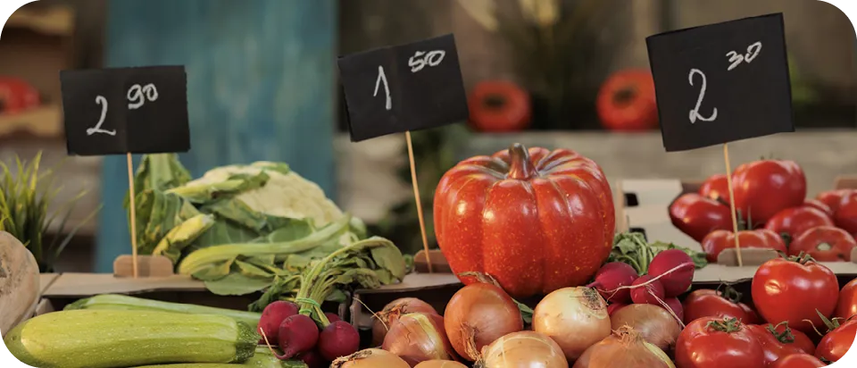 Légumes sur un étal de marché