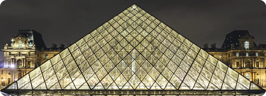 Photo de la pyramide du Louvre