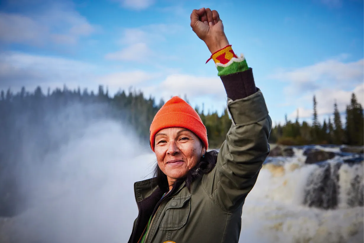 Rita Mestokosho, membre de la communauté innue d'Ekuanitshit vivant aux abords de la Magpie et militante pour les droits de la nature