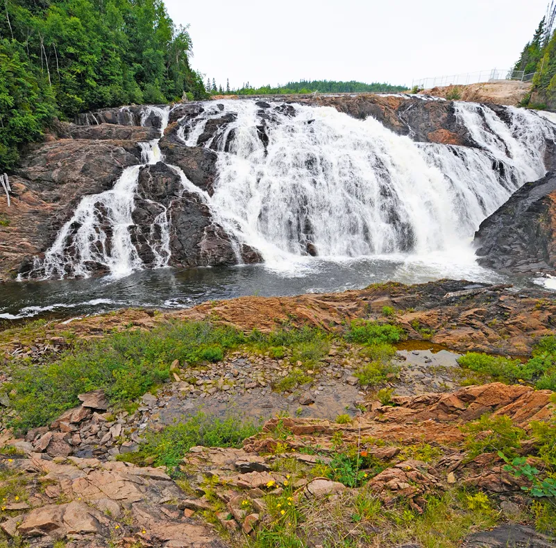 Chute de la rivière Magpie dans la région de la Côte-Nord au Québec