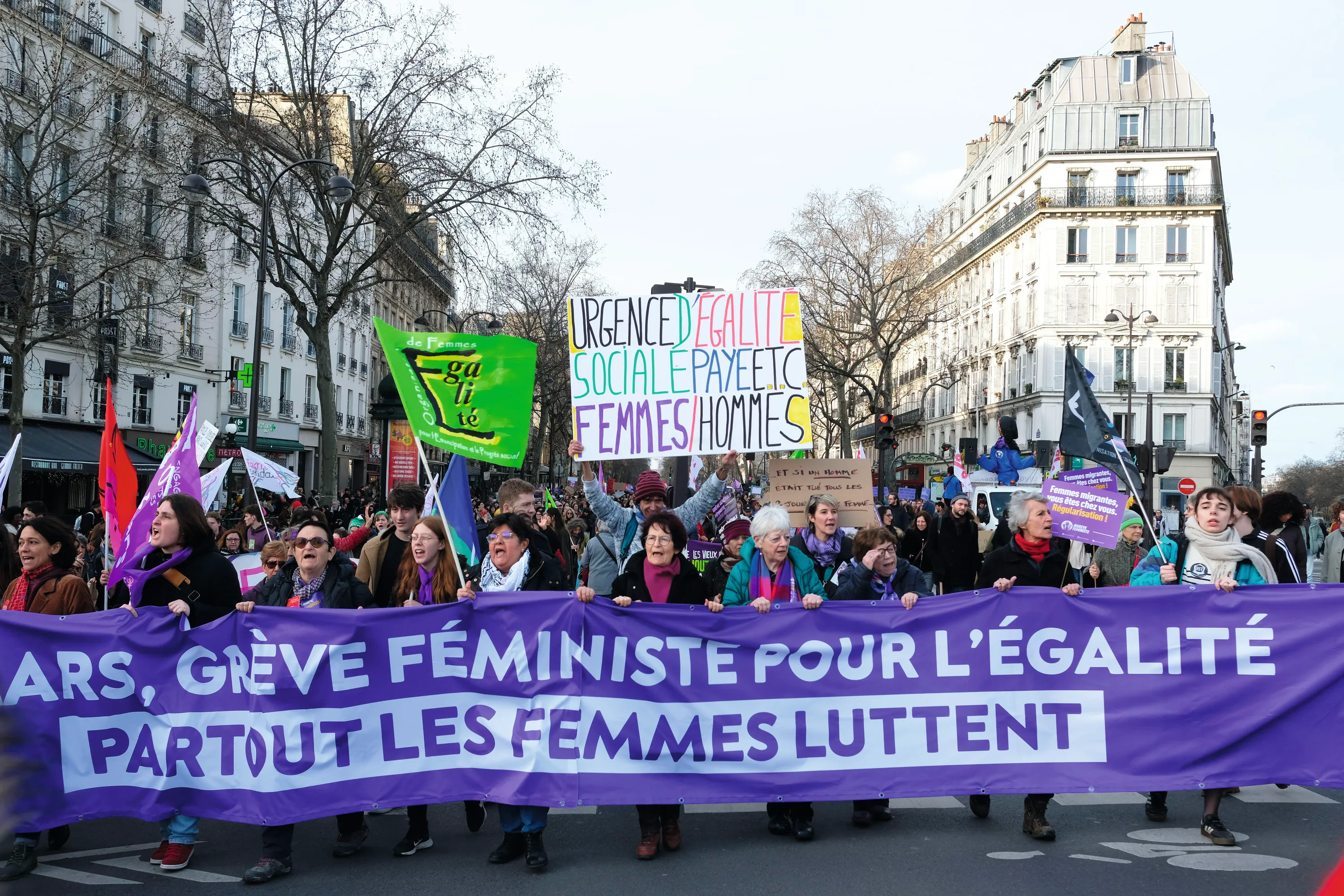 emc51manif-femmes-retoucheie.jpg