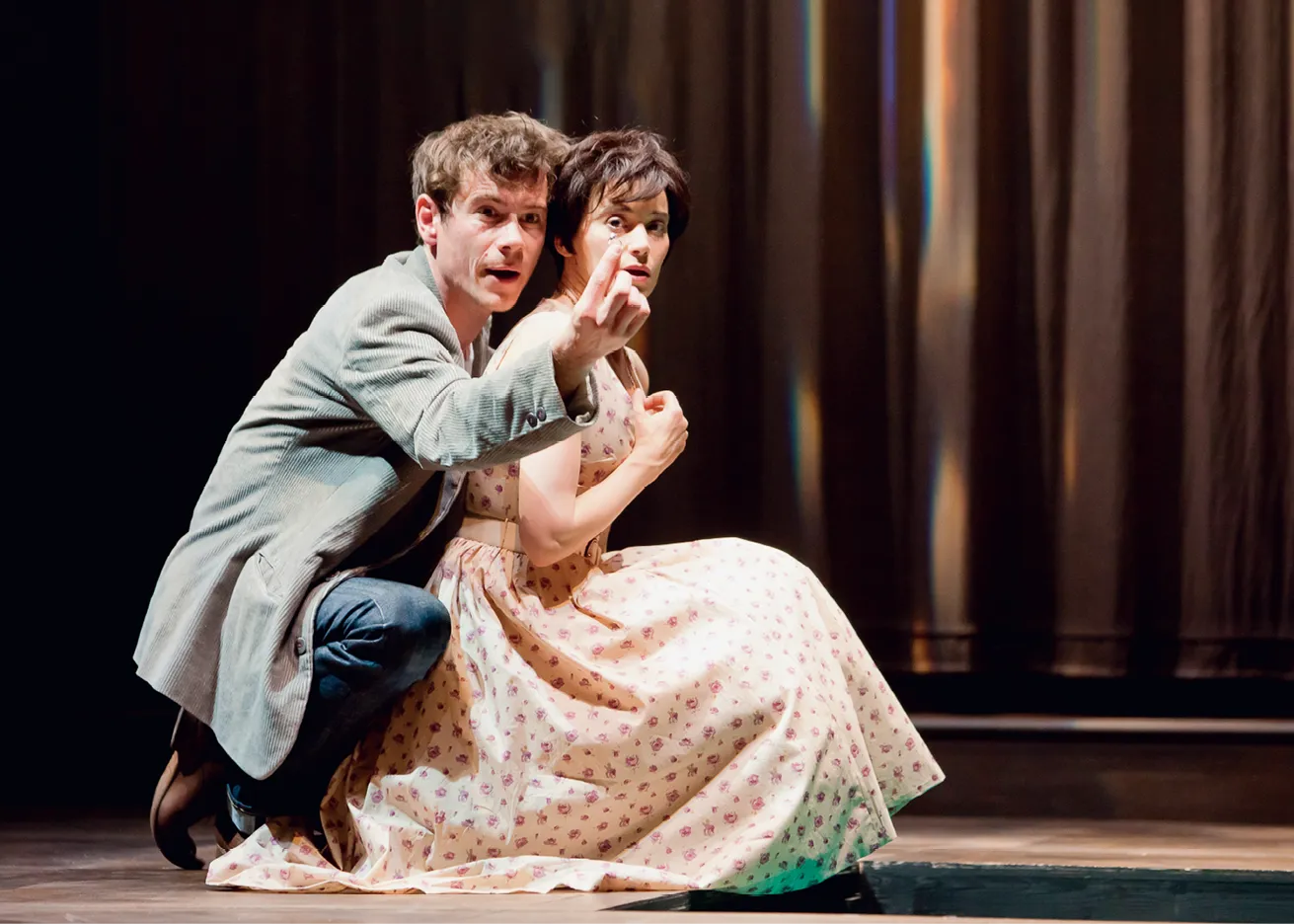 Mise en scène d'Yves Beaunesne, Théâtre du Vieux-Colombier, Paris, 2011,
avec Loïc Corbery (Perdican) et Suliane Brahim (Rosette), de la Comédie-Française.