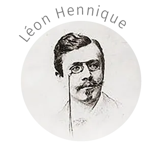 Photographie en noir et blanc de Léon Hennique, peintre français, portant une monocle.