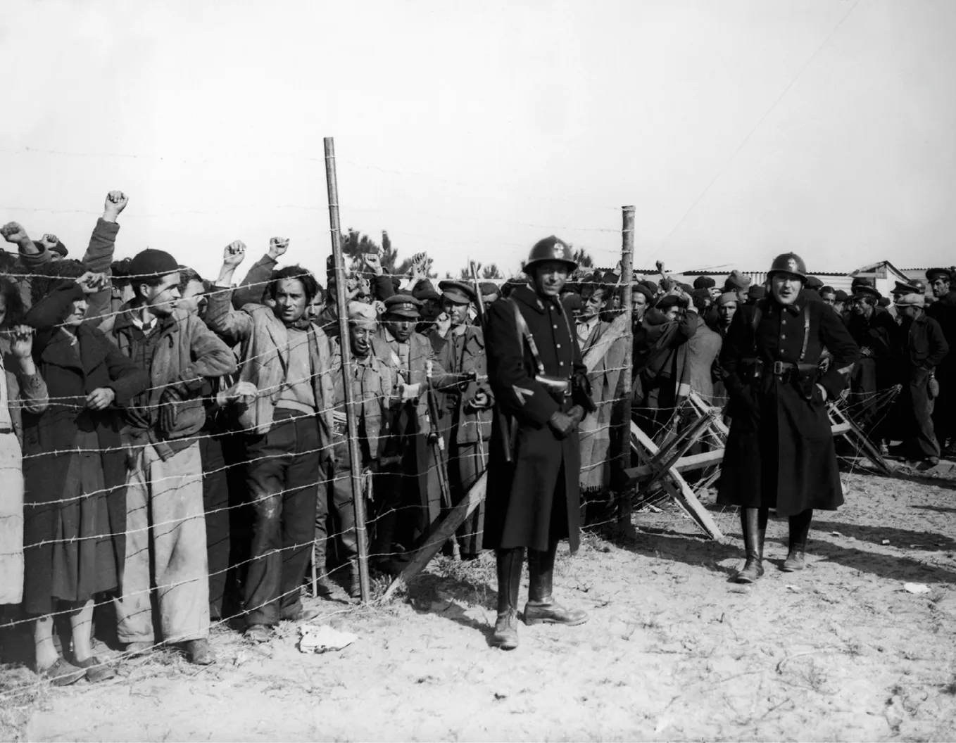 Refugiados españoles en un campo de internamiento del sur de Francia, 1939.