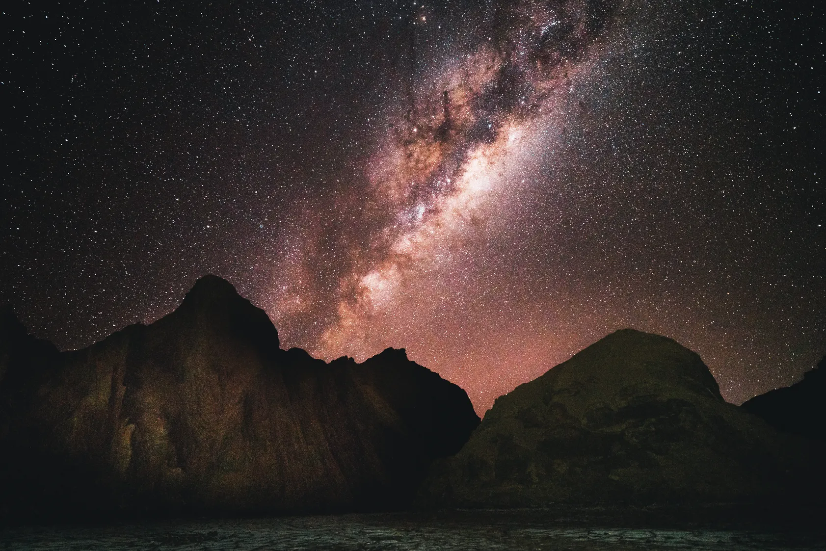 Cielo nocturno sobre el desierto de Atacama, 2020.