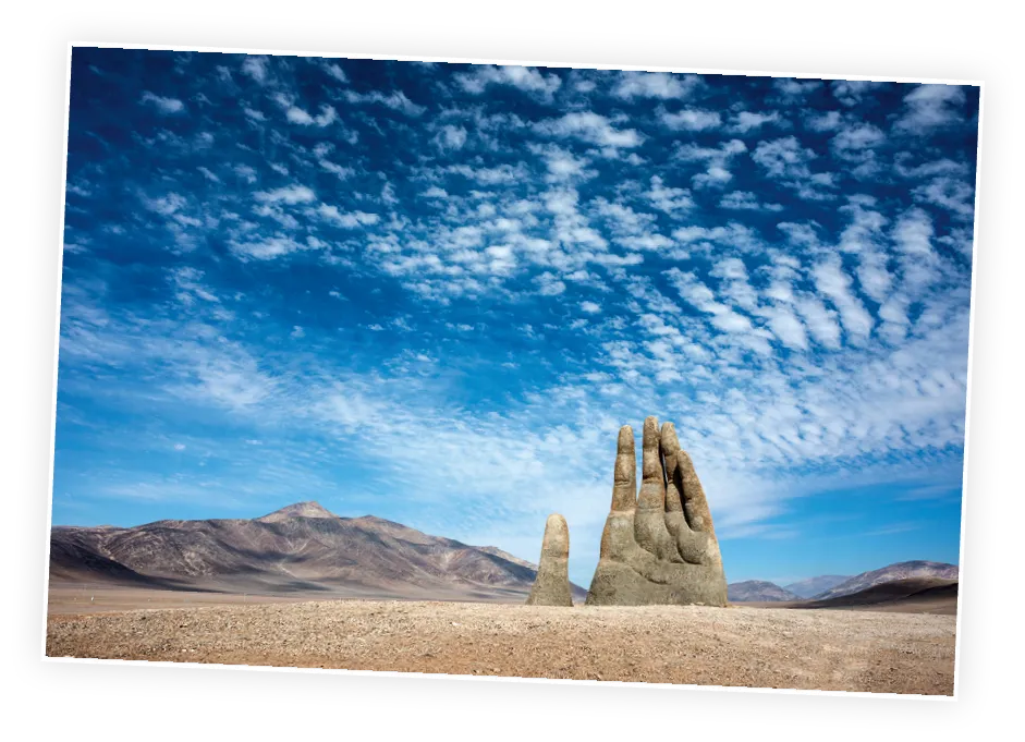 Mario Irarrázabal, escultura Mano del desierto,
provincia de Antofagasta (Chile), 1992.