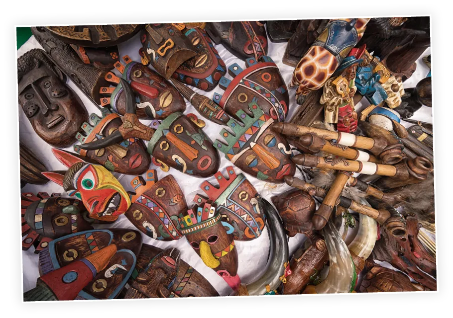 Máscaras de madera en León, Nicaragua.