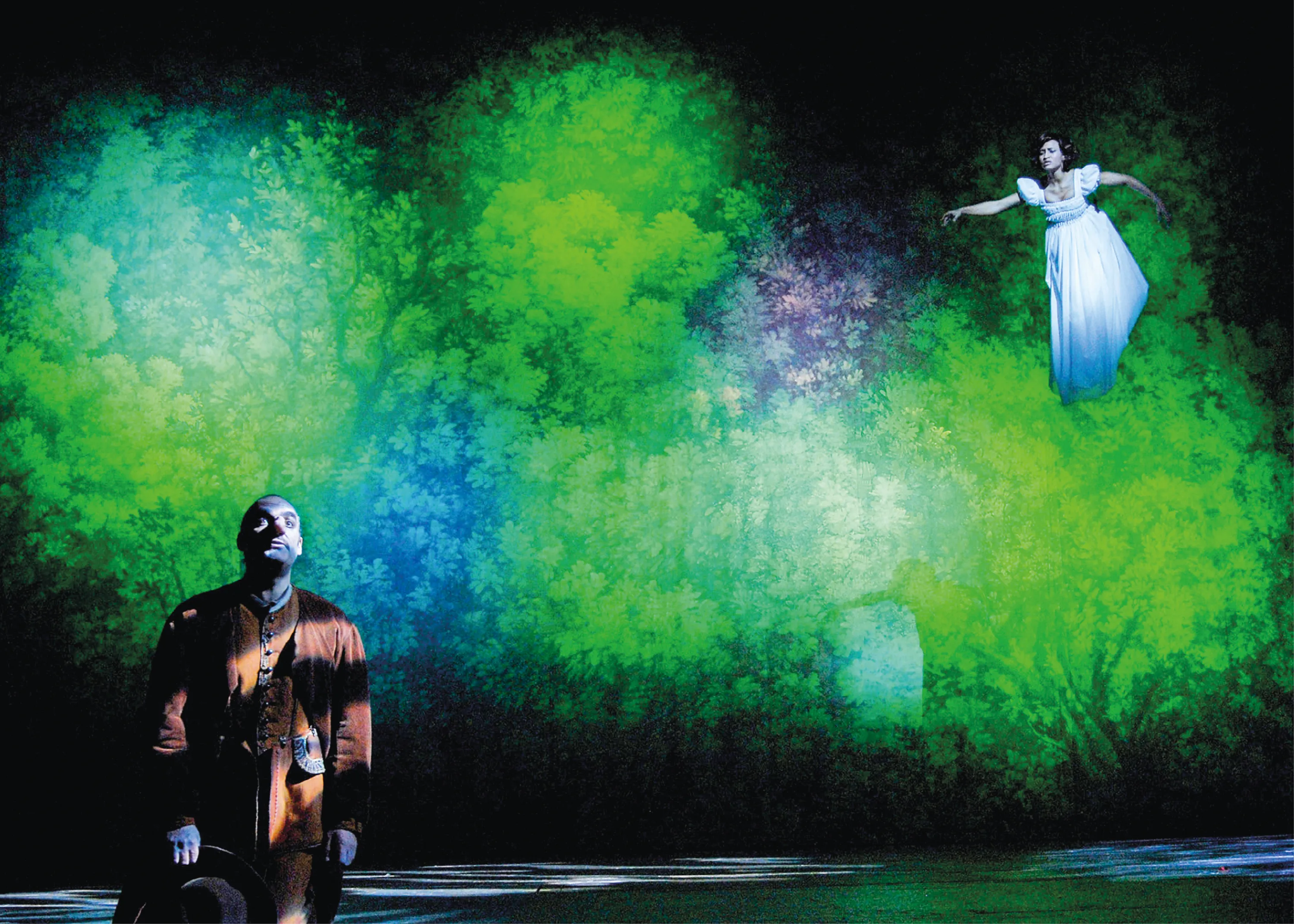 Mise en scène de Denis Podalydès à la Comédie-Française, salle Richelieu, décembre 2008, avec Leonie Simaga (Roxane) et Michel Vuillermoz (Cyrano).