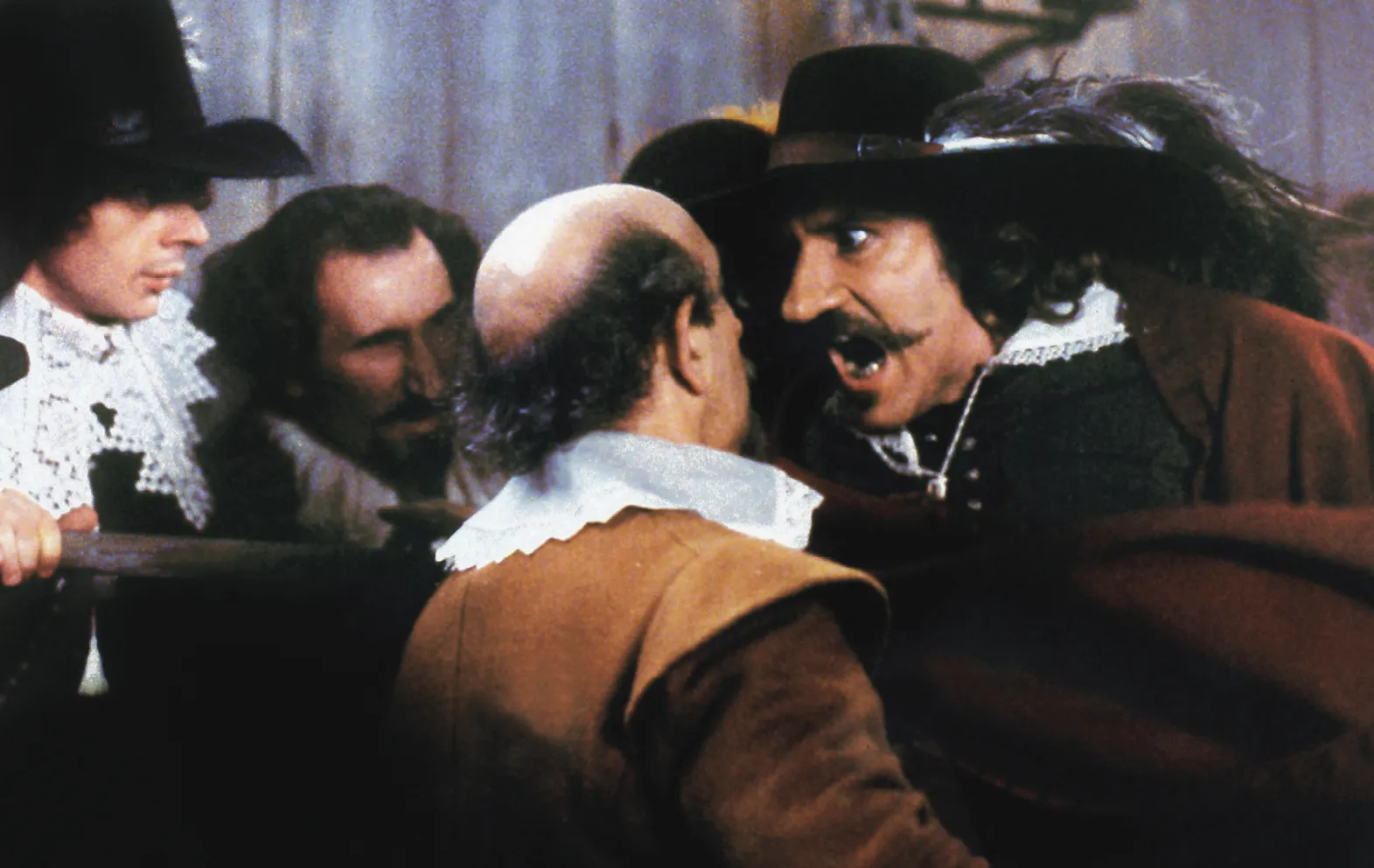 Photogramme du film réalisé par Jean-Paul Rappeneau, 1990, avec Gérard Depardieu (Cyrano).