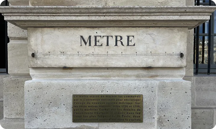Mètre étalon place Vendôme, Paris.