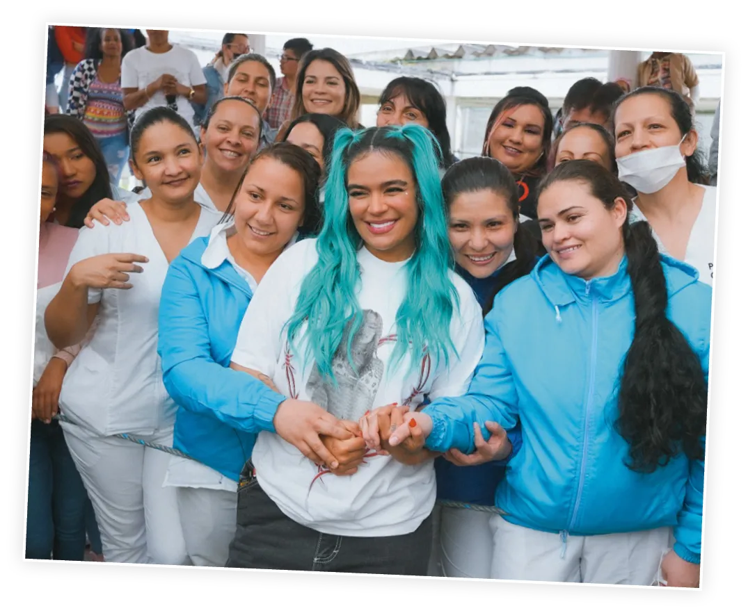 Karol G en el marco de su Fundación Con Cora, 2024.