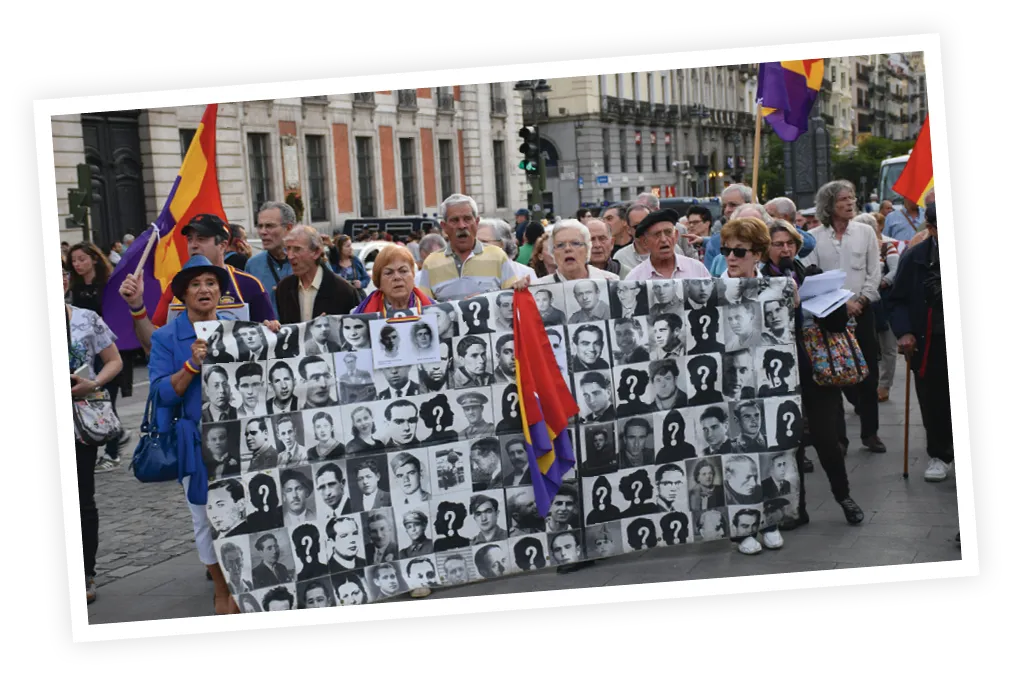 Concentración de colectivos de memoria
histórica para pedir que se condene la impunidad
del franquismo en Madrid, 2019