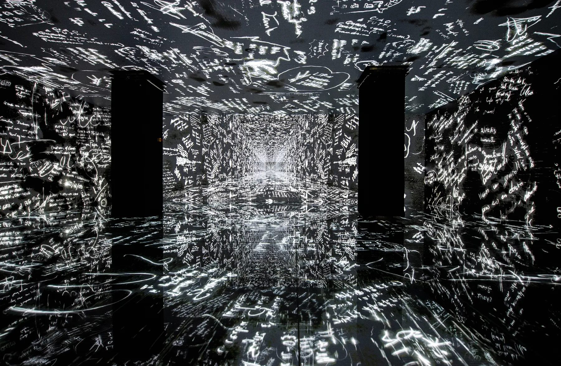 Refik Anadol, exposición In the mind of Gaudí, Casa Batlló, 2021.