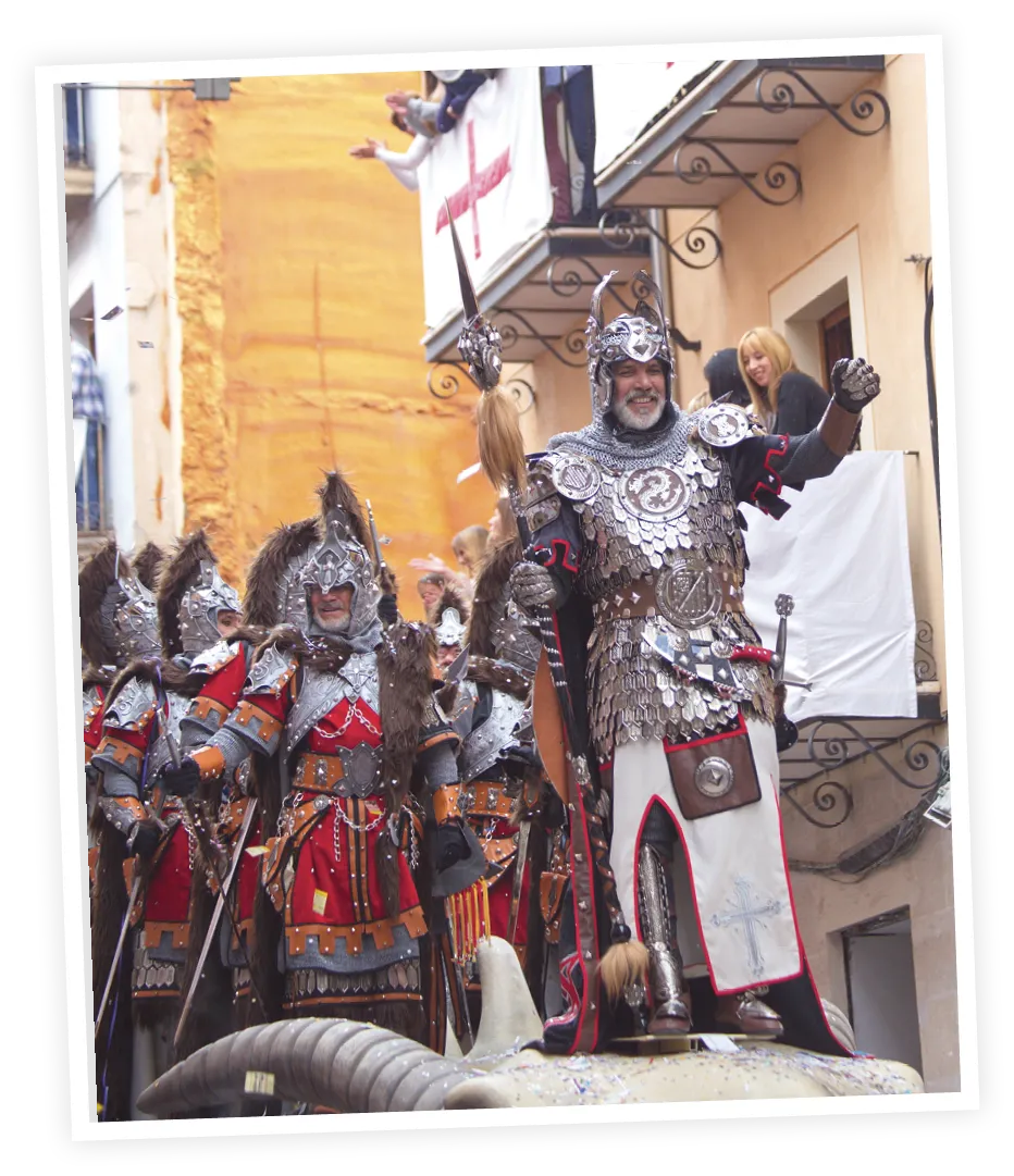  Personajes de cristianos en el desfile
de «Moros y Cristianos» de Alcoy, 2016. 