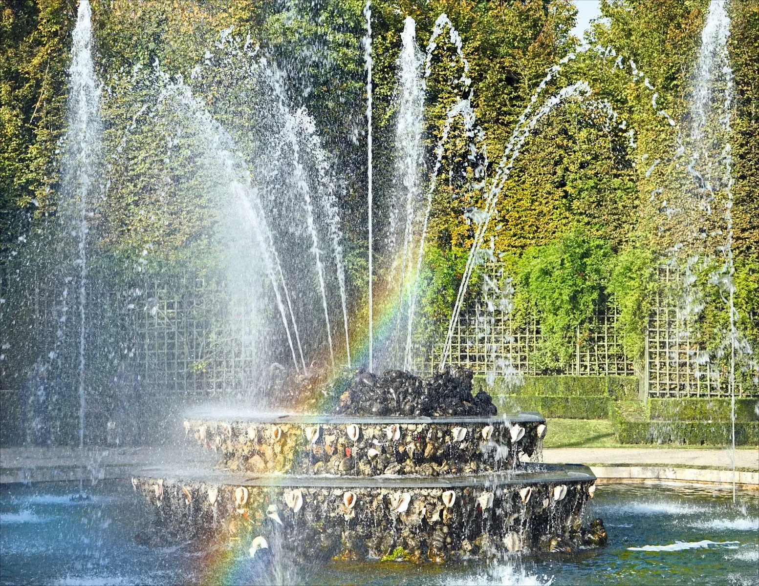Fontaine du Bosquet des Trois-Fontaines, parc du château de
Versailles - Activité À la découverte des jets d'eau d'une fontaine - Fonctions de référence