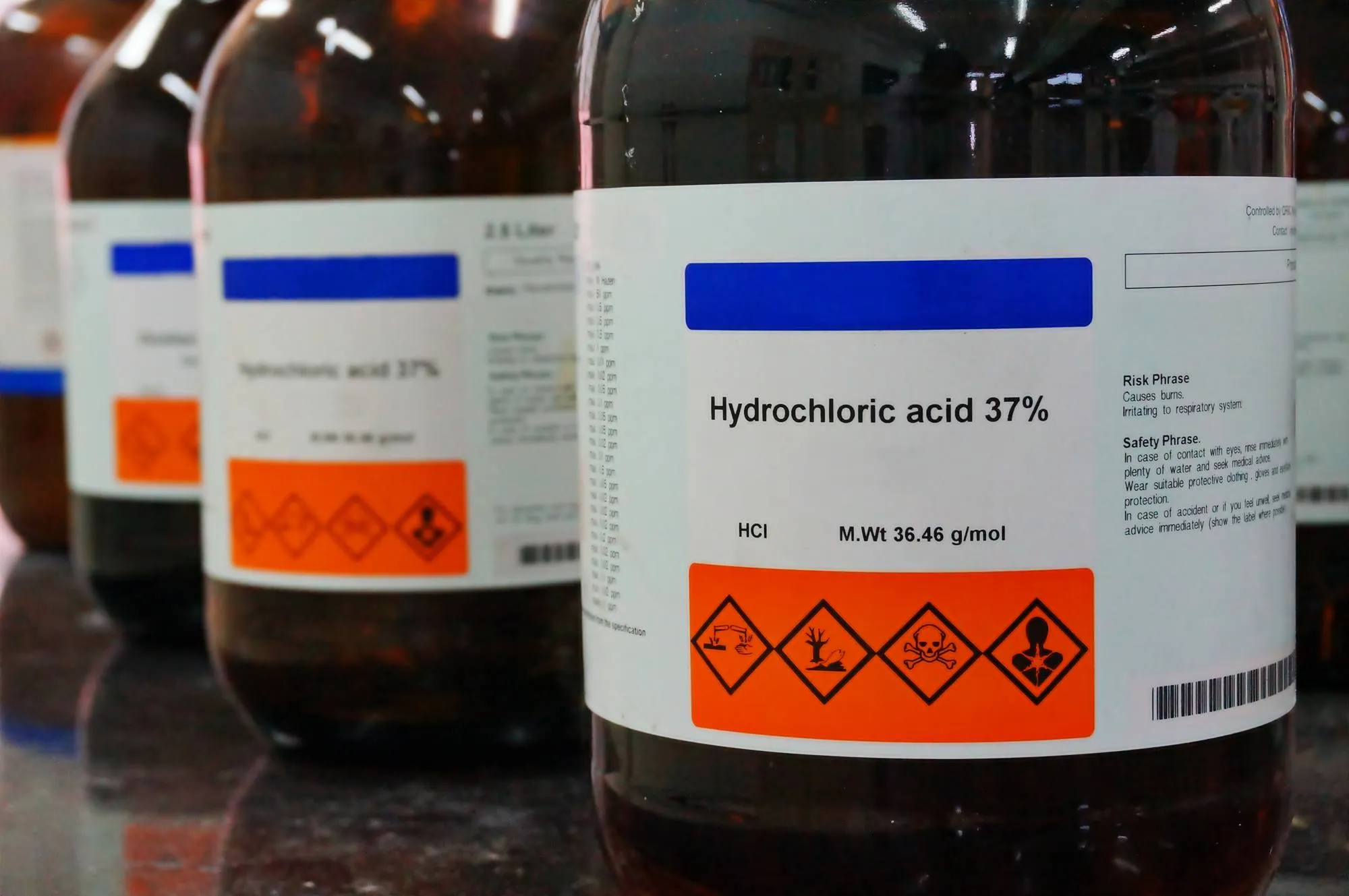 Solution commerciale d'acide chlorhydrique à 37 %