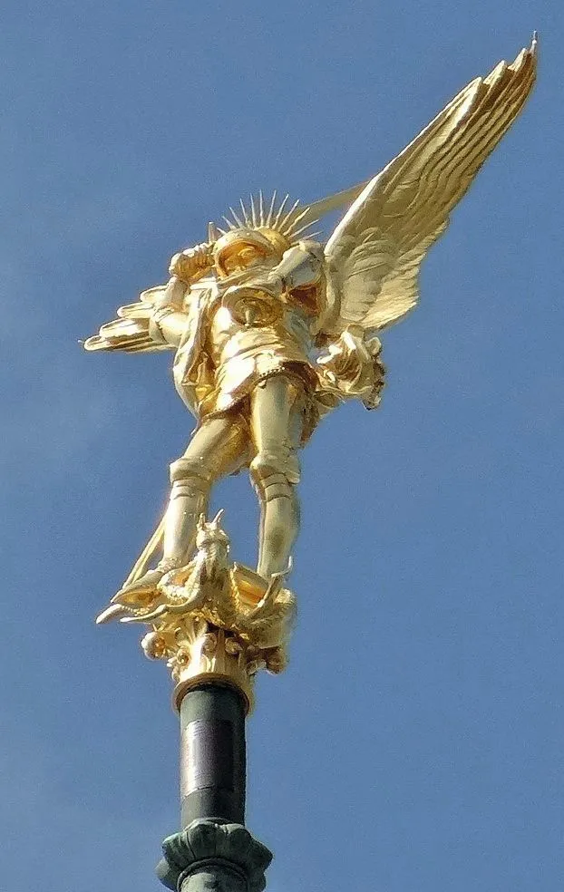 Statue de l'archange du Mont-Saint-Michel