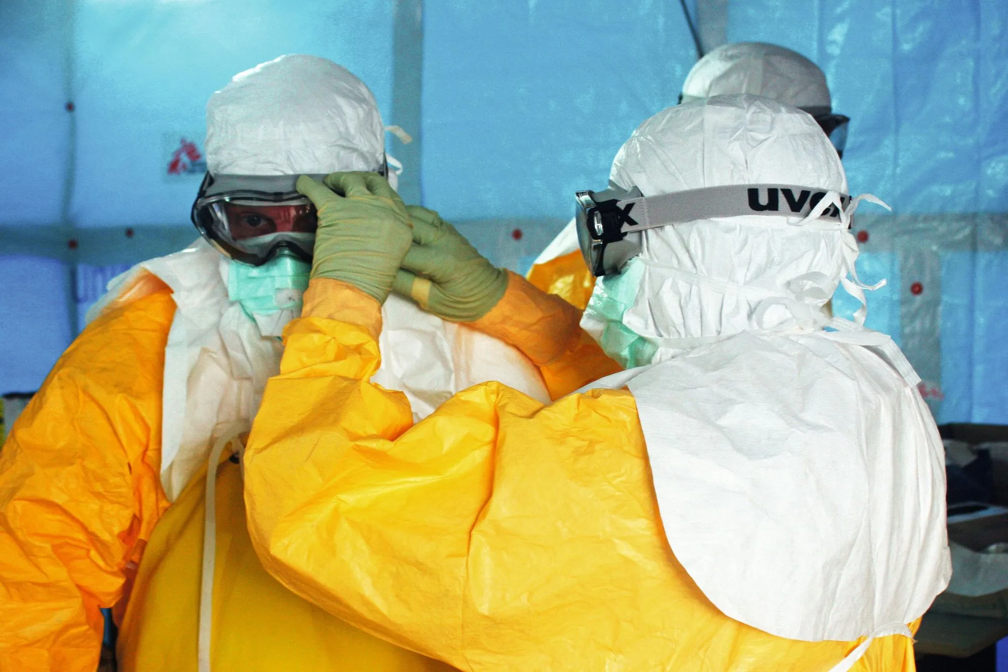 Médecins au contact d'Ebola.