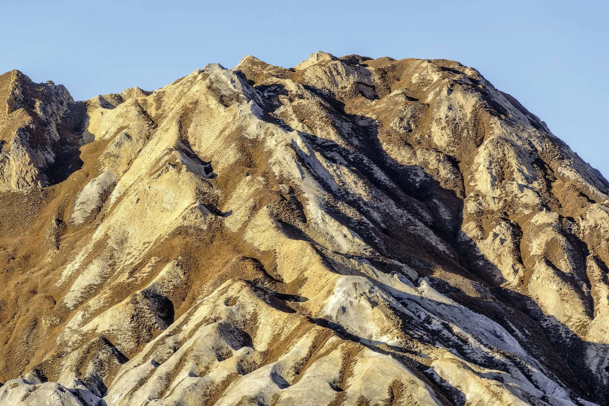 L'érosion d'un massif composé de gypse en Maurienne (Savoie).