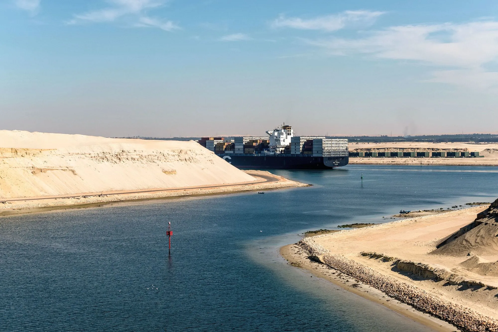 Le canal de Suez, point de passage stratégique du commerce mondial