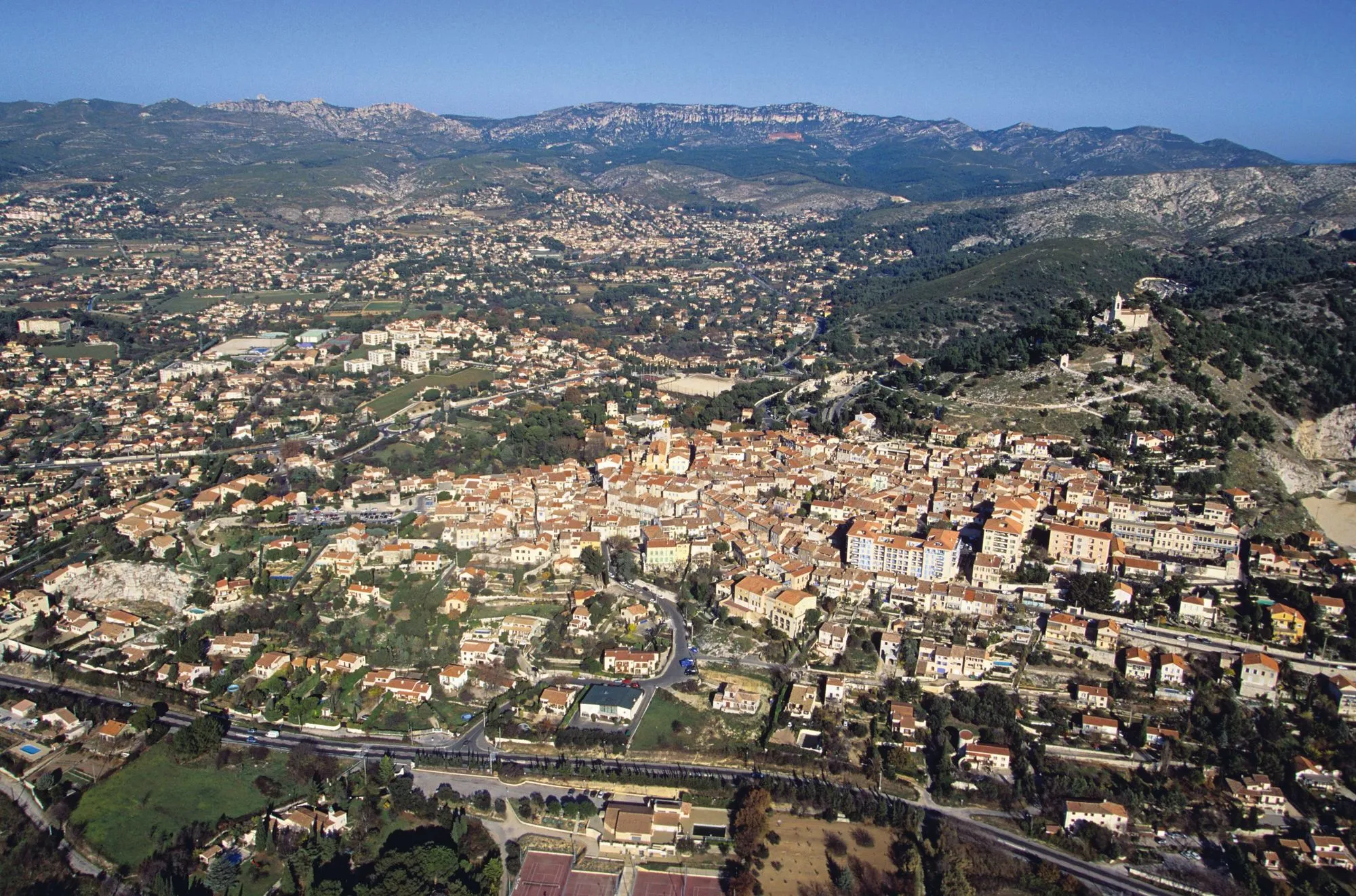 Vue aérienne de la commune d'Allauch