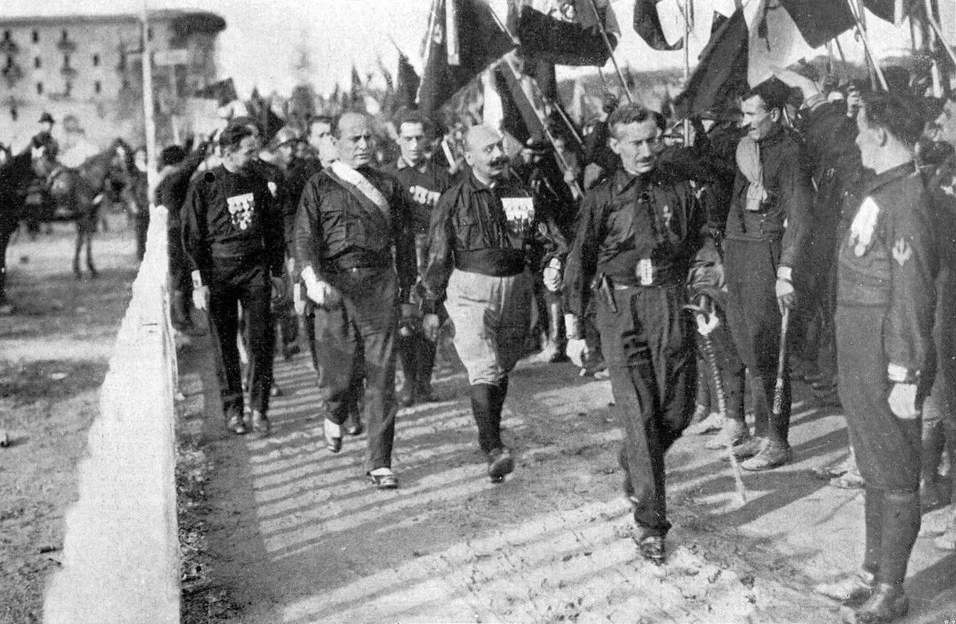 Benito Mussolini et les fascistes marchent sur Rome