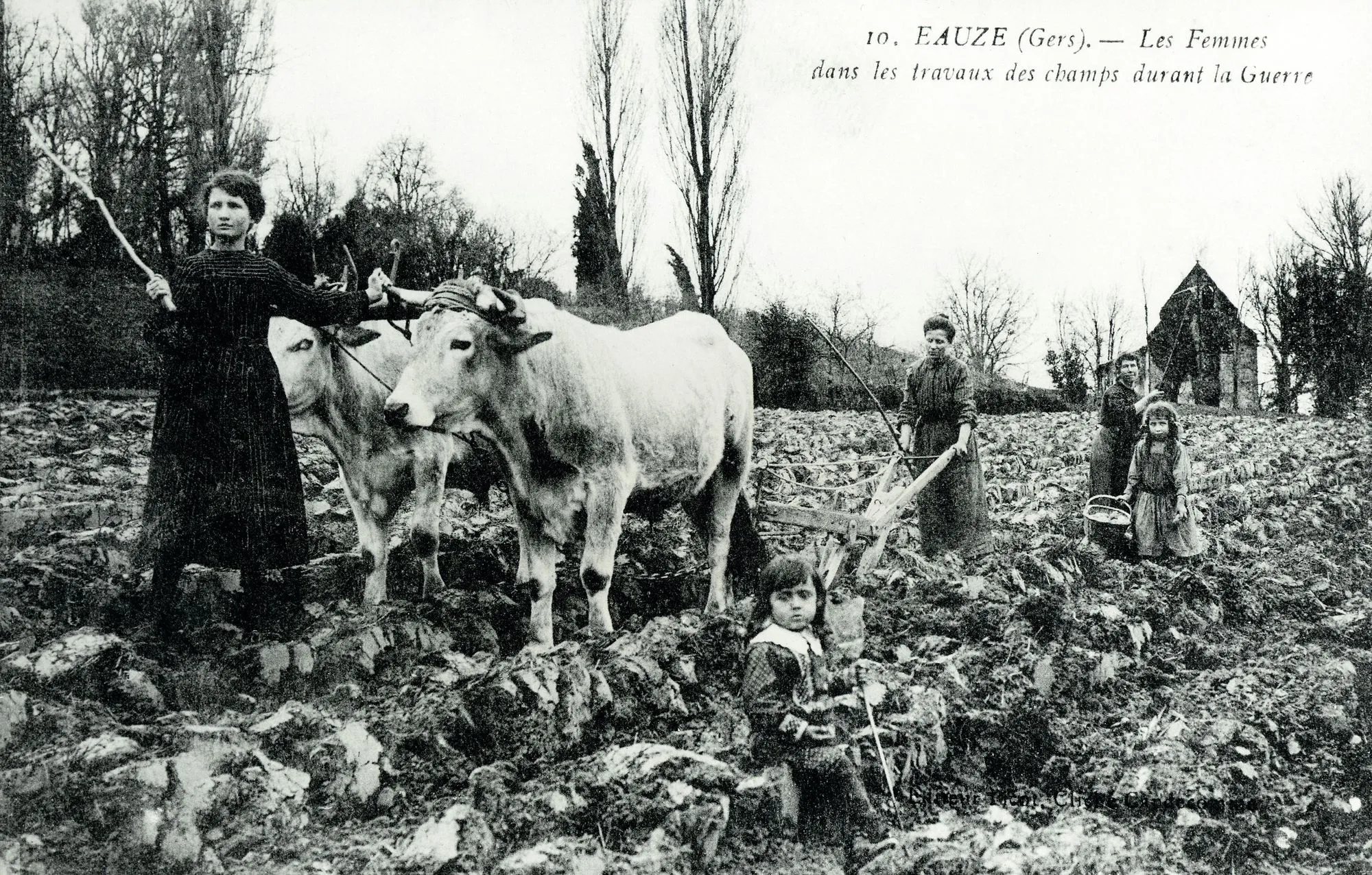 Paysannes dans les champs à Éauze (Gers)