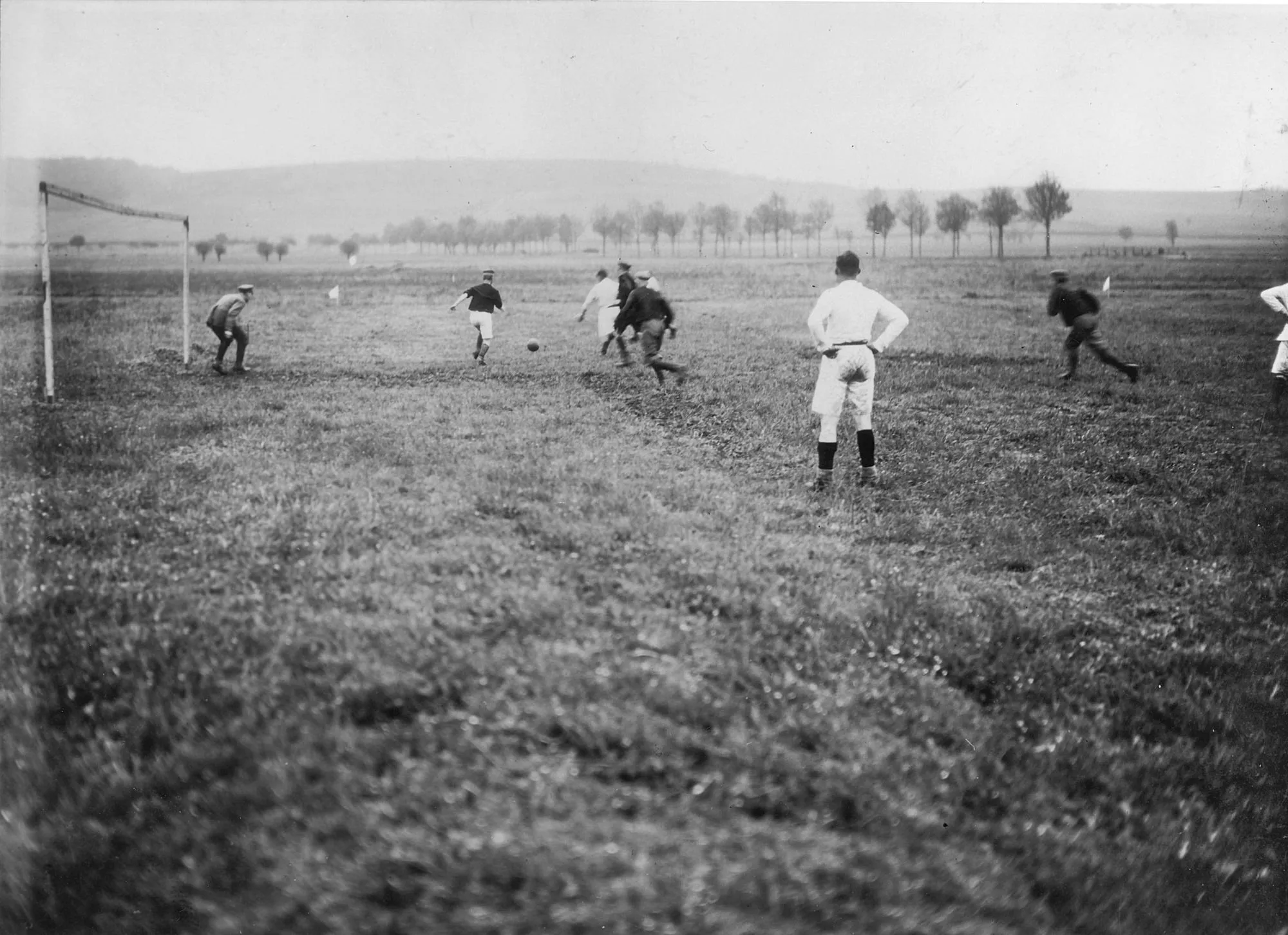 Soldats allemands jouant au football, photographie