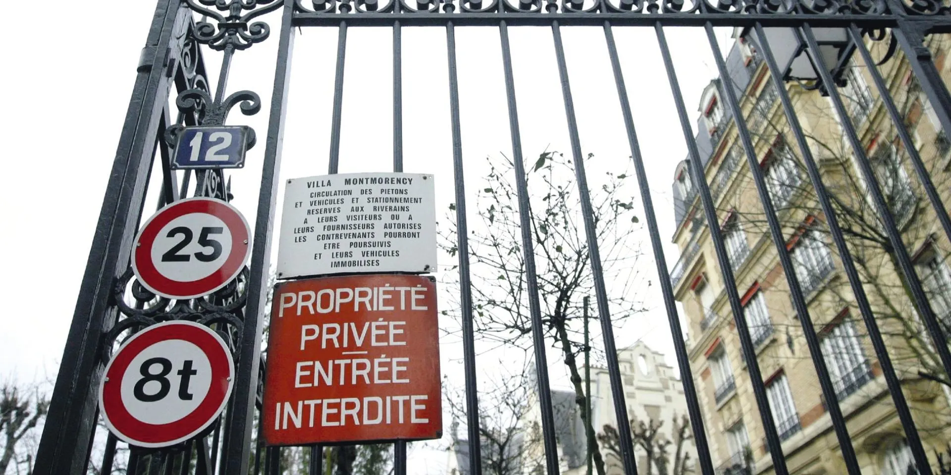 Photographie de l'entrée
de la Villa Montmorency,
L'Équipe.fr.