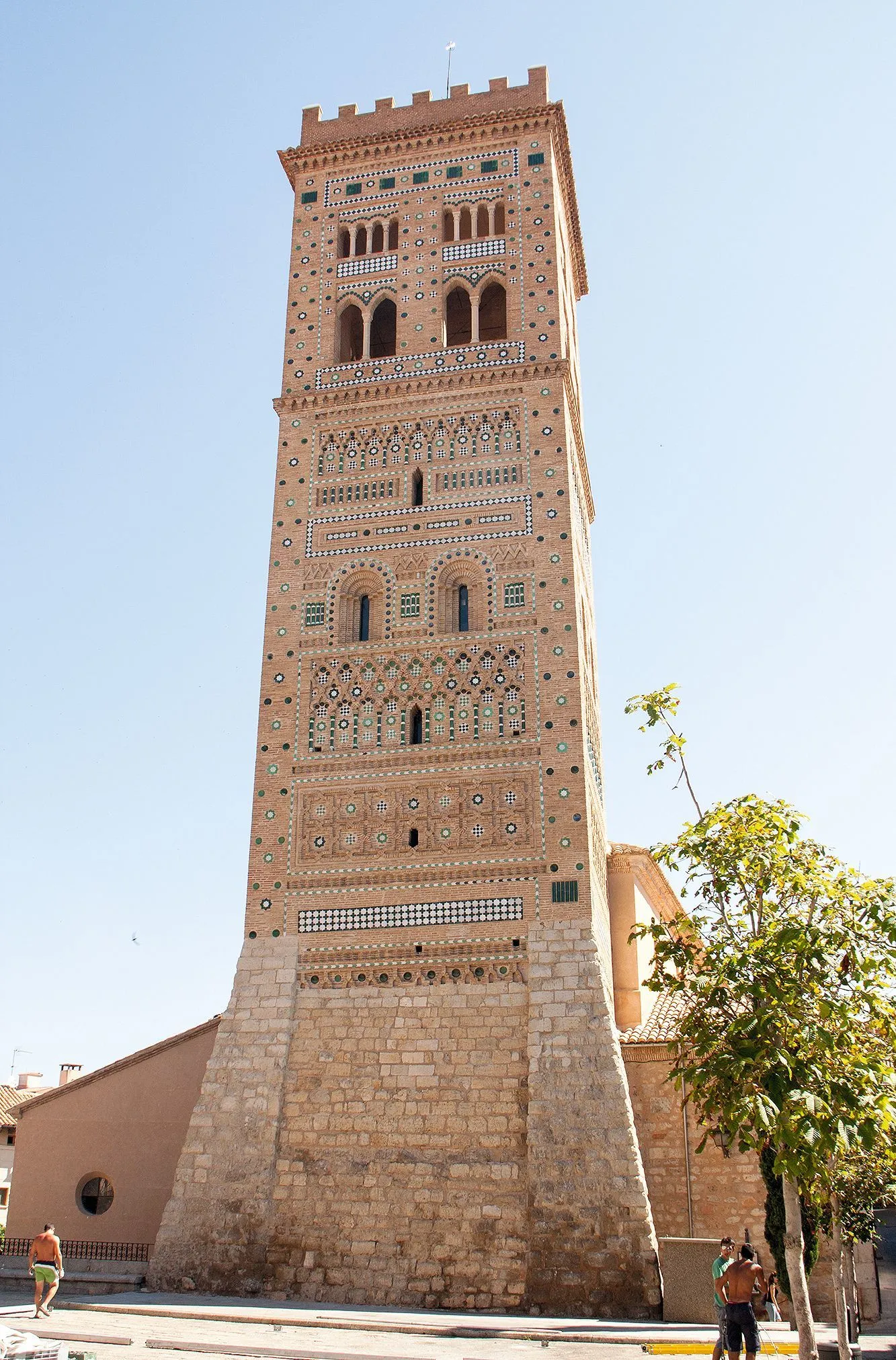 Minaret musulman de 1196, Koutoubia, Maroc (à gauche) et clocher chrétien de 1315, Teruel, Espagne (à droite)