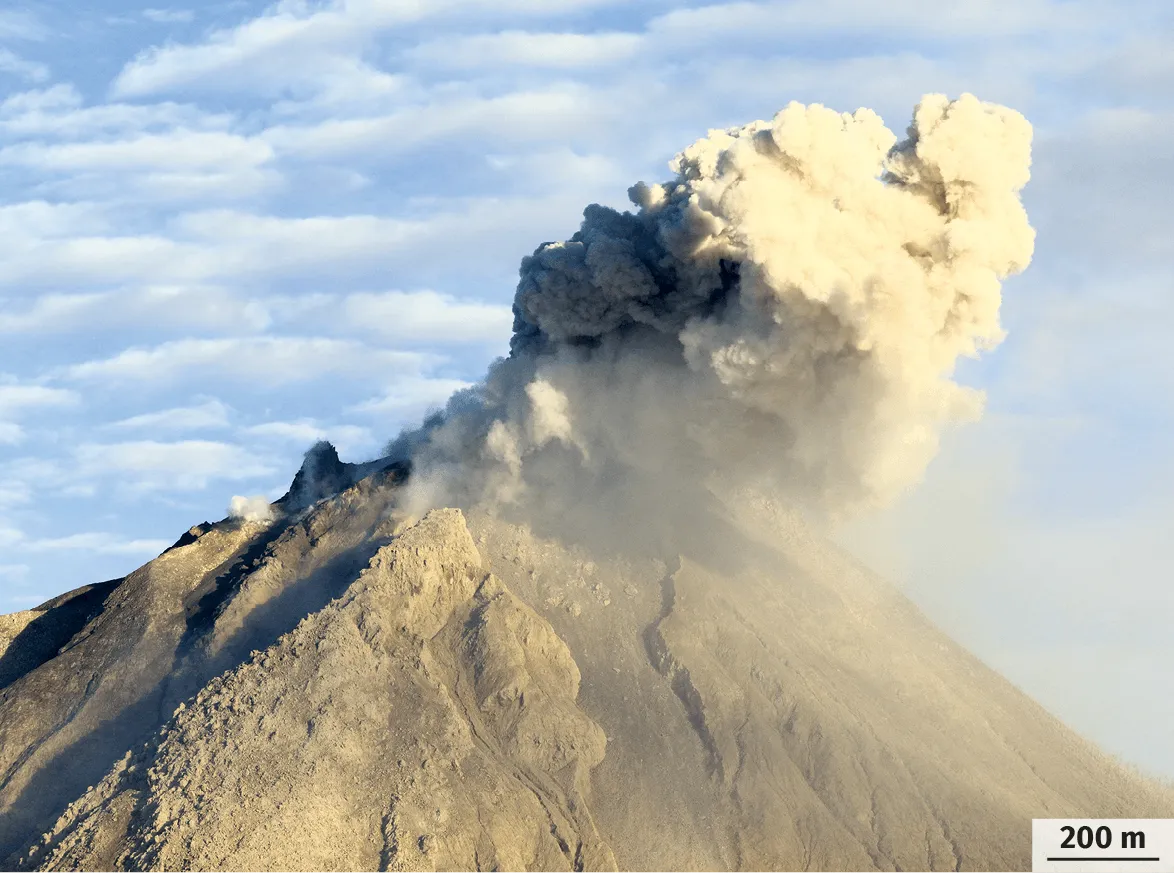 Éruption du volcan Sinabung à Sumatra