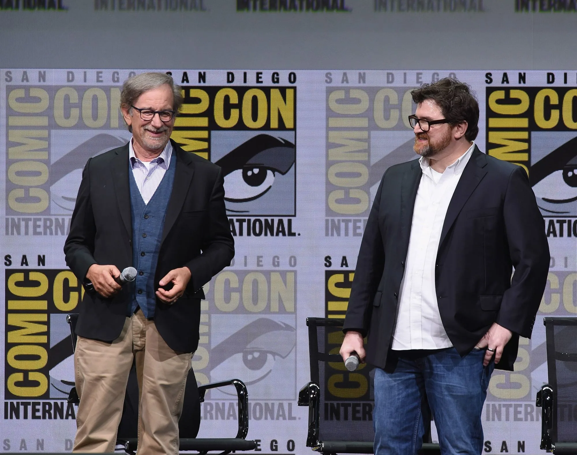 Ready player One's author Ernest Cline with director Steven Spielberg at San Diego's
Comic Con, 2018.
