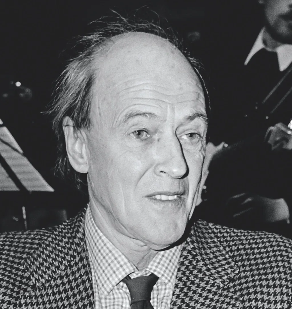 Roald Dahl biography photo