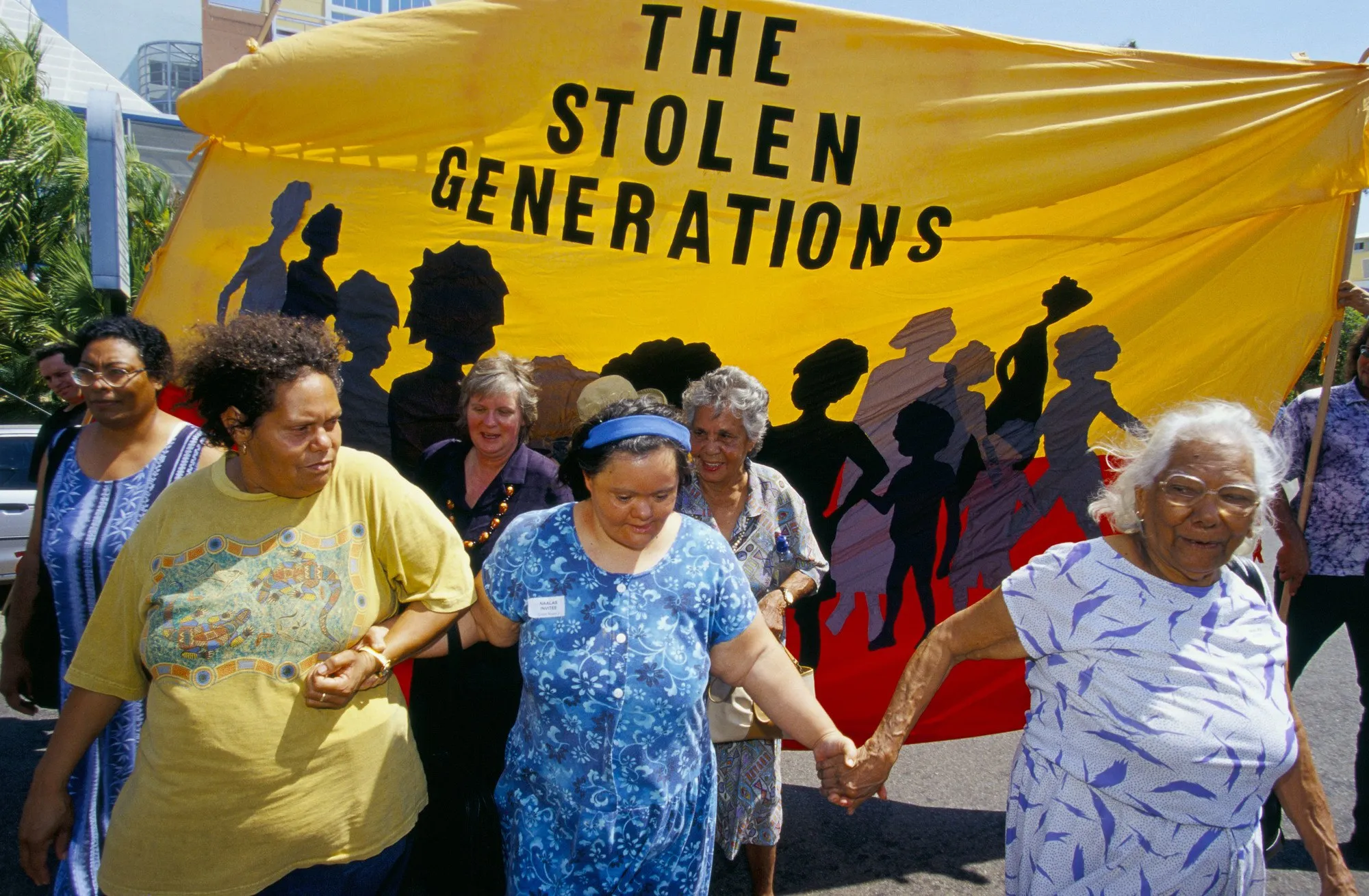 Stolen Generations Australia supporters outside Darwin Federal Court, 2000.