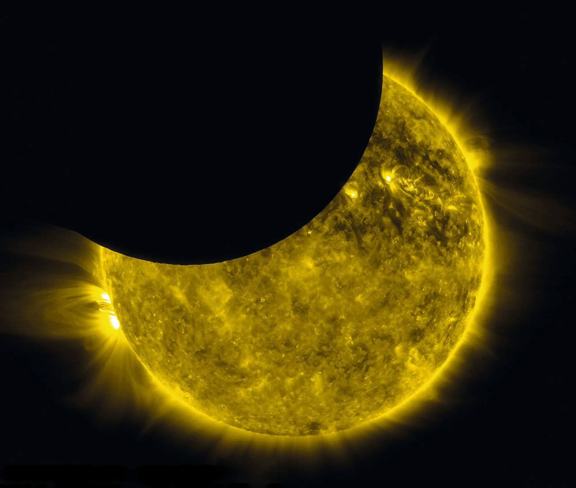Une éclipse solaire partielle, vue de l'espace
