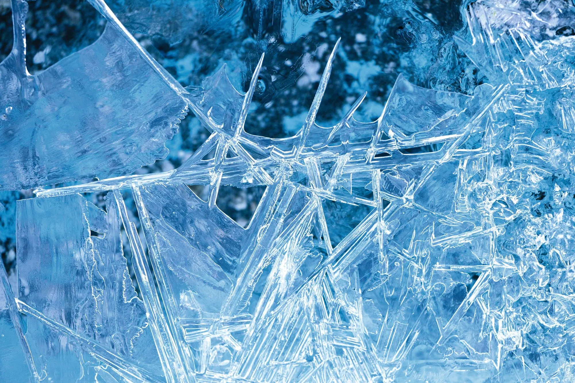 Des cristaux de glace du glacier de Forno, Suisse