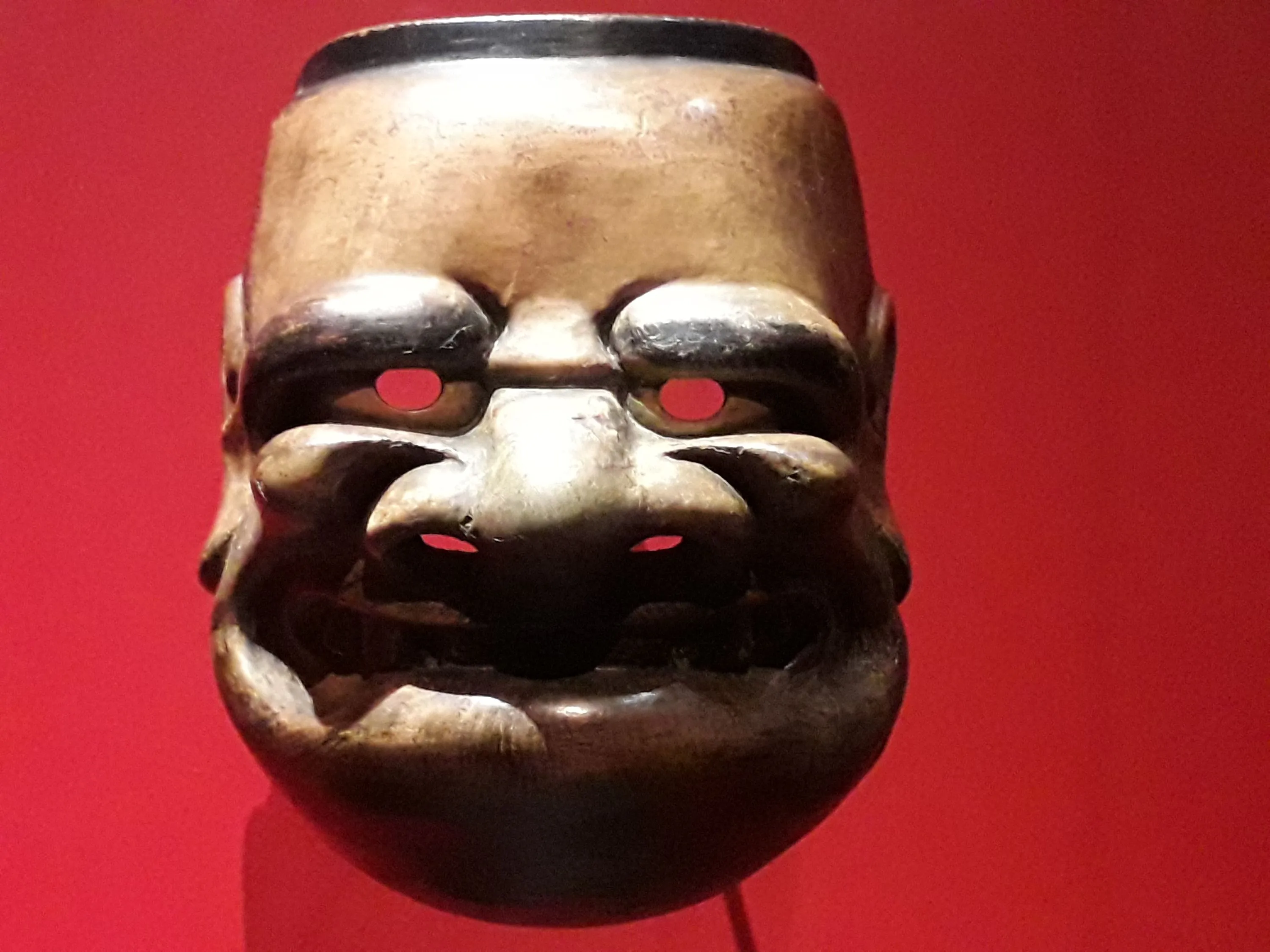 Masque de théâtre Kyôgen (Japon) représentant un démon, XIXe siècle, bois peint, Musée du quai Branly-Jacques Chirac, Paris